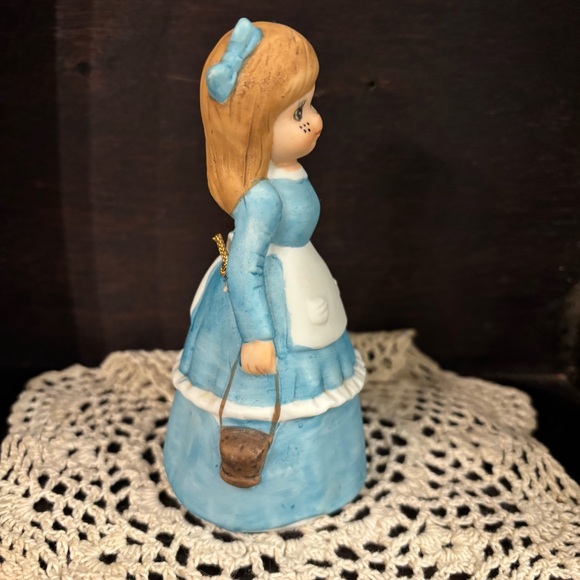 Blue & White Ceramic Figurine Bell of A girl with an apron. Collectors 60’s - Picture 2 of 9